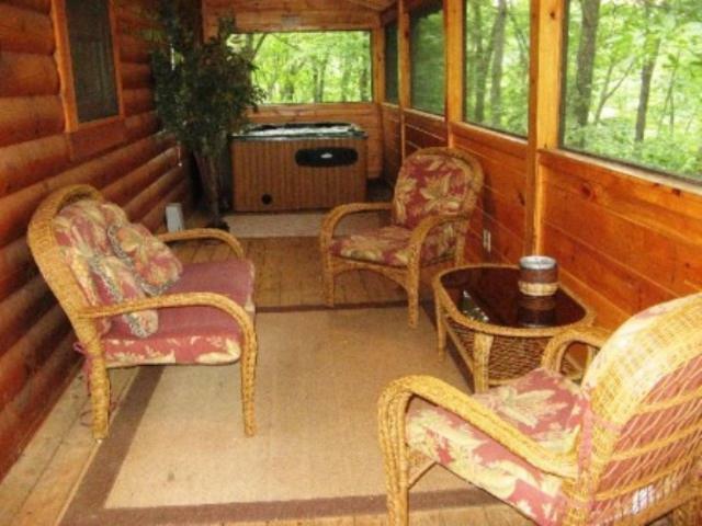 Bear Pleasures Cabin Villa Gatlinburg Exterior photo