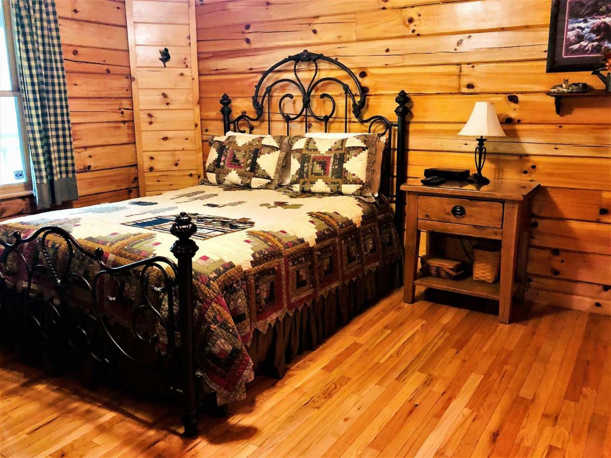 Bear Pleasures Cabin Villa Gatlinburg Exterior photo