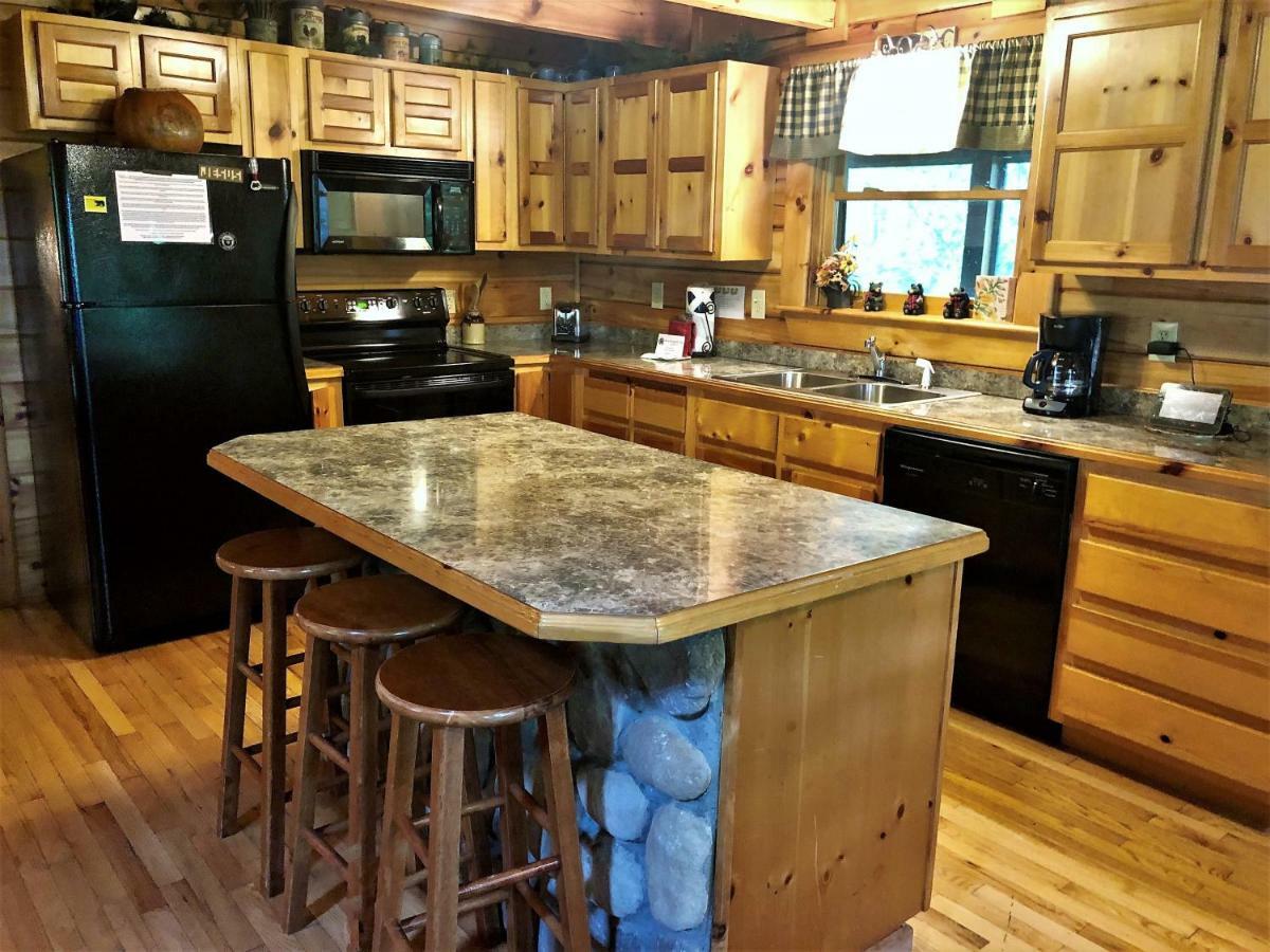 Bear Pleasures Cabin Villa Gatlinburg Exterior photo